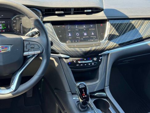 Used 2024 Cadillac XT6 Premium Luxury AWD/4WD image 3
