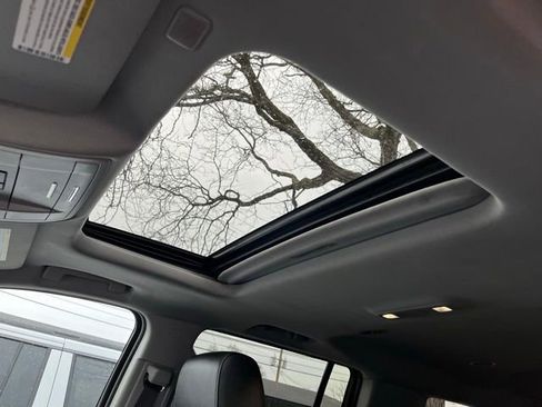 Used 2019 Chevrolet Suburban LT image 20