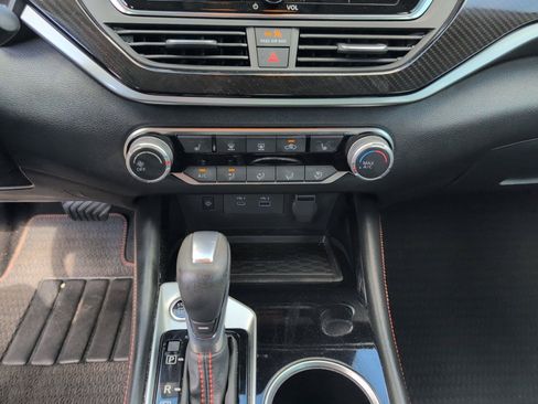 Used 2024 Nissan Altima 2.5 SR w/ SR Premium Package FWD image 25