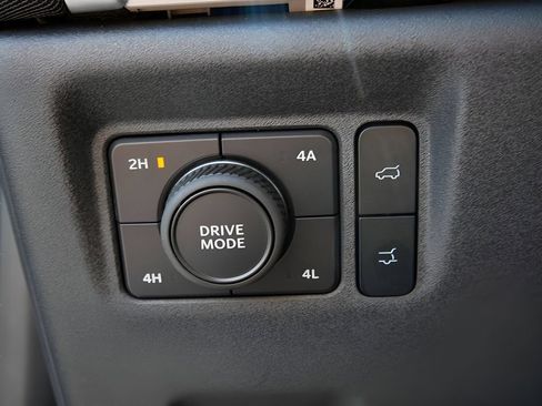 Used 2025 Ford Expedition Active AWD/4WD image 19