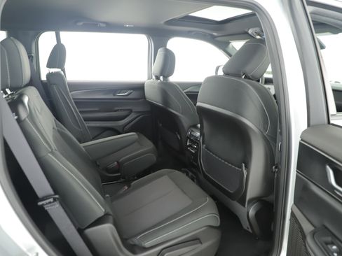 Used 2025 Jeep Grand Cherokee L Laredo w/ Luxury Tech Group I image 22