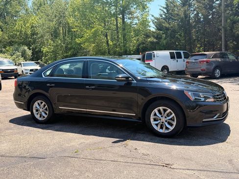 Used 2016 Volkswagen Passat 1.8T S FWD image 10