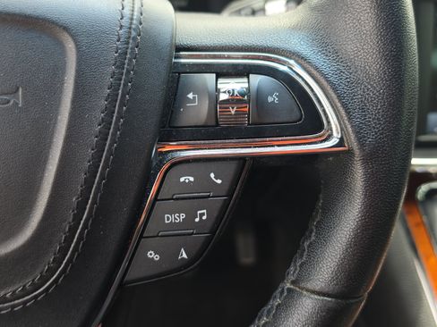 Used 2020 Lincoln Continental w/ Convenience Package FWD image 13