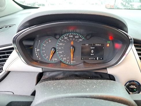 Used 2020 Chevrolet Trax LT w/ Sun & Sound Package image 11