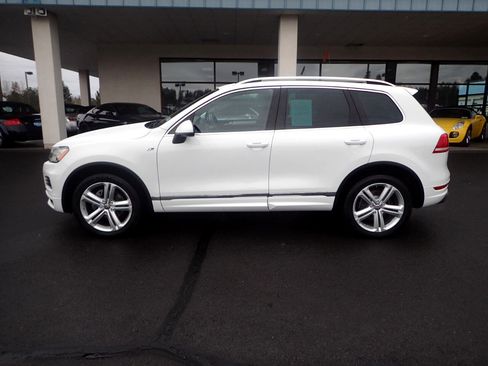Used 2014 Volkswagen Touareg VR6 image 2