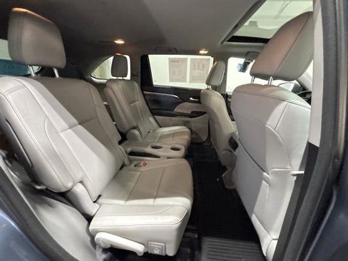 Used 2018 Toyota Highlander Limited image 21