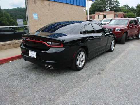 Used 2020 Dodge Charger SXT w/ Leather Interior Group RWD image 5