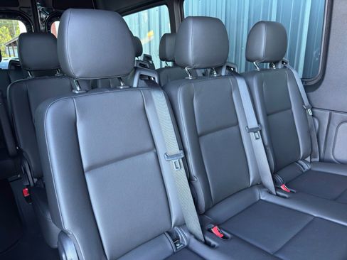 Used 2024 Mercedes-Benz Sprinter 2500 image 33