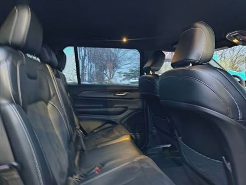 Used 2024 Jeep Grand Cherokee L Laredo image 28