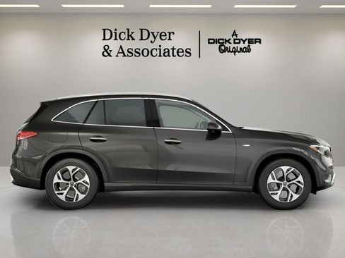 Used 2025 Mercedes-Benz GLC 350e 4MATIC image 9