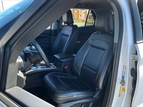 Used 2023 Ford Explorer XLT w/ Equipment Group 202A image 25