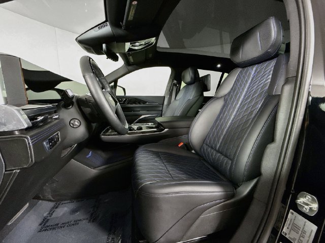 Used 2026 Cadillac Escalade IQ Sport 1 w/ LPO, ONYX Package AWD/4WD image 11