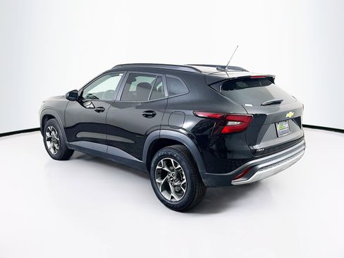 Used 2025 Chevrolet Trax LT w/ LT Convenience Package image 5