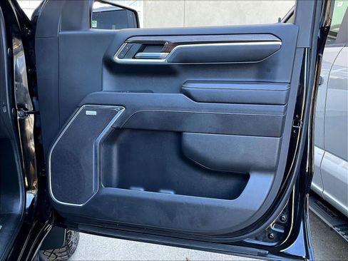 Used 2023 Chevrolet Silverado 1500 LT Trail Boss w/ LT Trail Boss Premium Package image 12