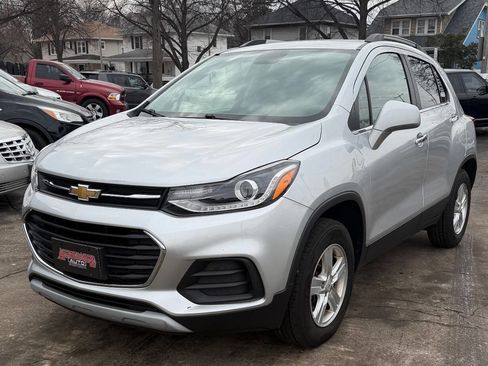 Used 2018 Chevrolet Trax LT w/ LT Convenience Package image 3