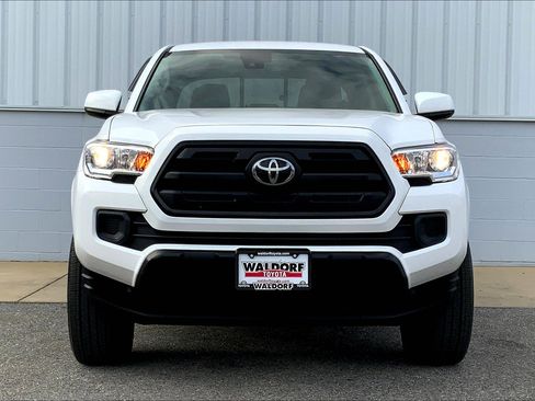 Used 2019 Toyota Tacoma SR AWD/4WD image 3