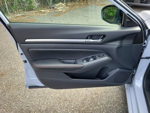 New 2026 Nissan Altima 2.5 SR FWD image 5