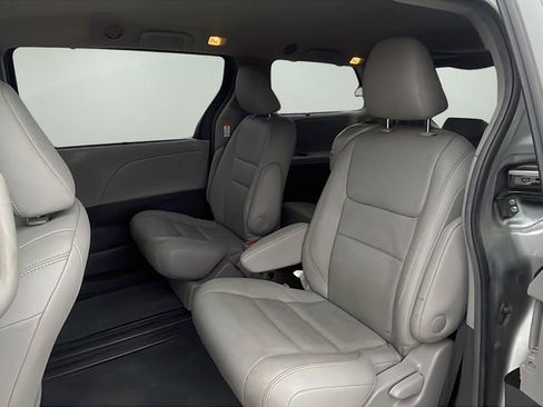 Used 2017 Toyota Sienna XLE w/ XLE Navigation Package image 16