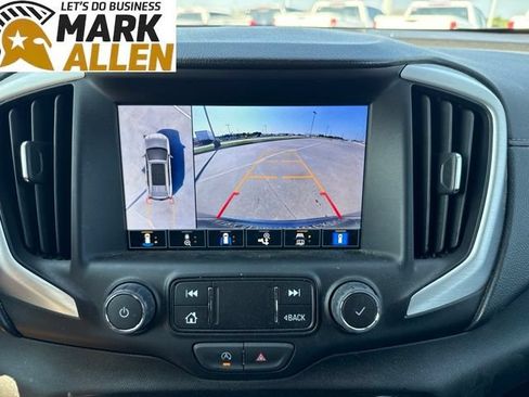 Used 2024 GMC Terrain SLT w/ Tech Package FWD image 10