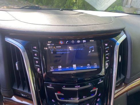 Used 2017 Cadillac Escalade ESV Luxury AWD/4WD image 15