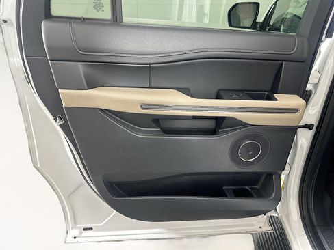 Used 2024 Ford Expedition Max XLT image 26