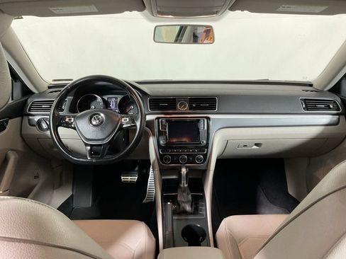Used 2017 Volkswagen Passat 1.8T R-Line FWD image 21