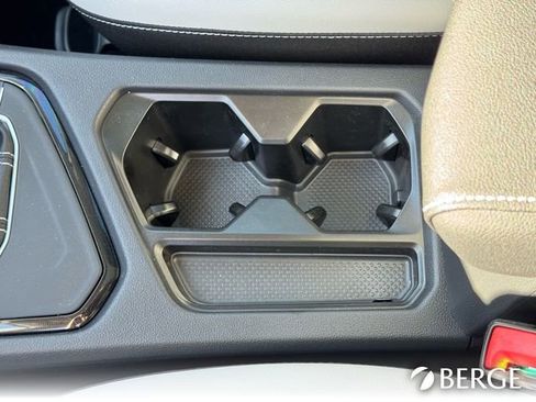 New 2025 Volkswagen Taos SE image 24