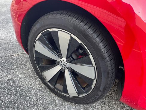 Used 2013 Volkswagen Beetle 2.0T image 11