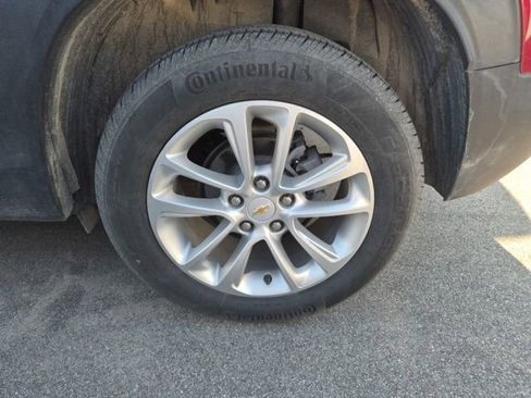 Used 2024 Chevrolet TrailBlazer LS w/ LS Convenience Package FWD image 9