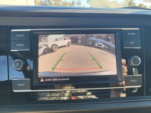 Used 2021 Volkswagen Jetta SE w/ SE Cold Weather Package image 21