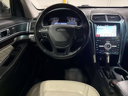 Used 2017 Ford Explorer Platinum AWD/4WD image 11