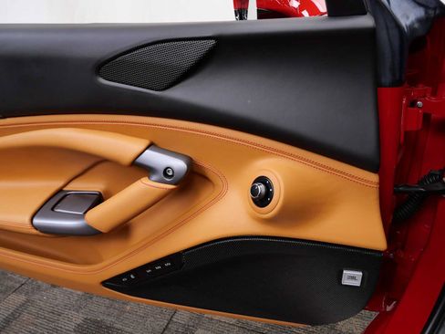 Certified 2021 Ferrari F8 Tributo RWD image 29