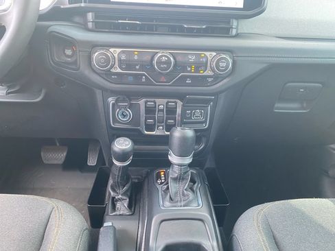 Used 2024 Jeep Wrangler Unlimited Sahara AWD/4WD image 11