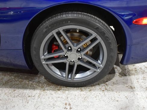 Used 2004 Chevrolet Corvette Coupe w/ Preferred Equipment Group RWD image 44