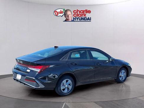New 2026 Hyundai Elantra SE FWD image 5