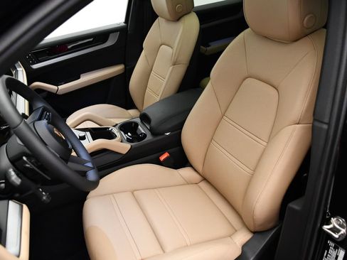 Certified 2025 Porsche Cayenne E-Hybrid Coupe AWD/4WD image 43