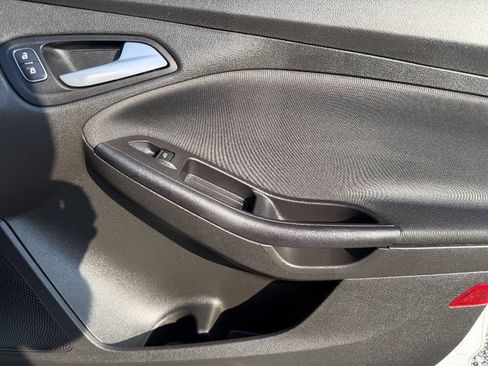 Used 2016 Ford Focus SE FWD image 31