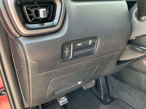 Used 2023 Kia Sorento LX FWD image 32