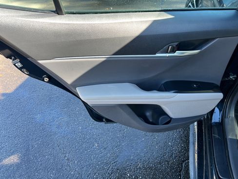 Used 2018 Toyota Camry LE image 24