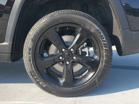 New 2025 Jeep Grand Cherokee L Altitude image 6