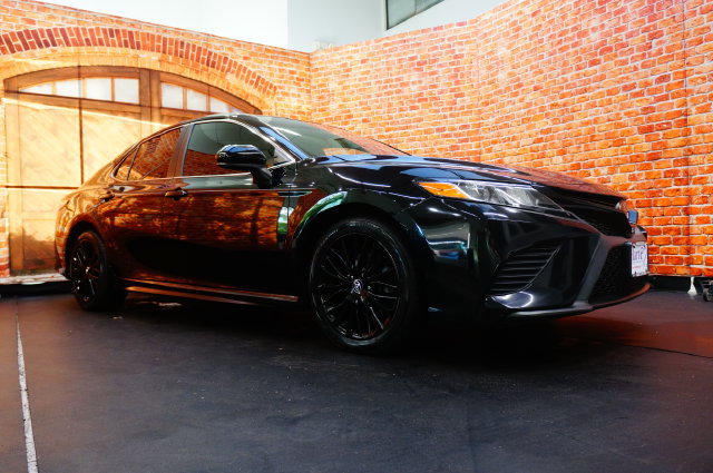 Used 2020 Toyota Camry SE FWD image 3