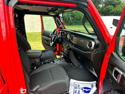 Used 2021 Jeep Wrangler Unlimited Sahara image 12