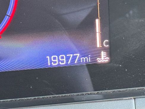 Used 2025 Chevrolet Trax LT image 38