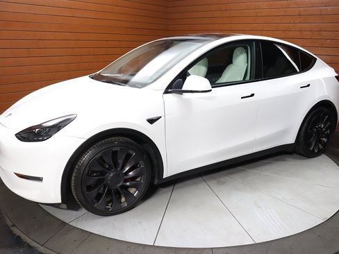 Used 2022 Tesla Model Y Performance AWD/4WD image 2