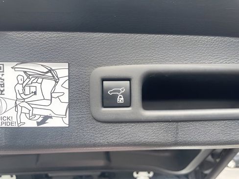 Used 2023 Toyota Sienna XLE image 15