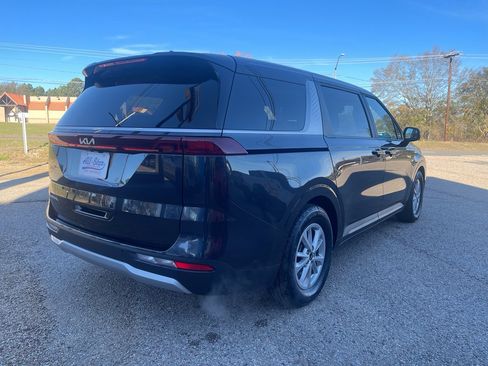 Used 2024 Kia Carnival LX image 12
