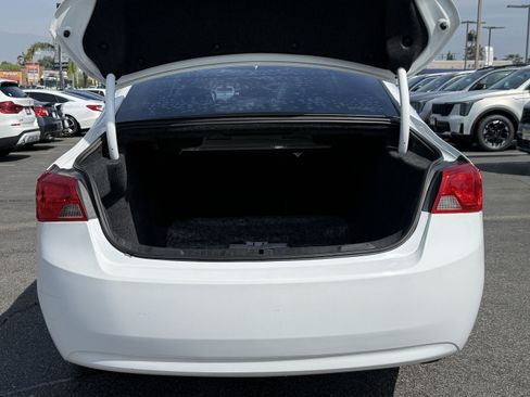Used 2019 Chevrolet Impala LT FWD image 10