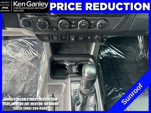 Used 2021 Toyota Tacoma TRD Off-Road w/ TRD Premium Off Road Package AWD/4WD image 17