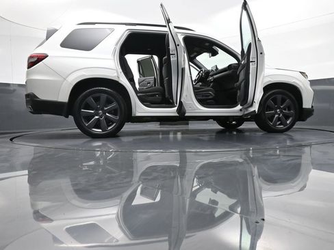 Certified 2023 Honda Pilot Sport image 47