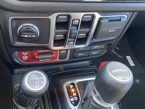 New 2025 Jeep Gladiator Willys image 22